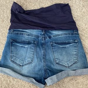 Pink blush size small maternity jean shorts. Medium wash